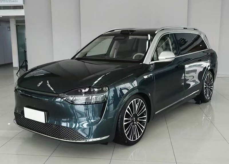 问界M9 2025款 增程 Ultra版 52kWh 6座版