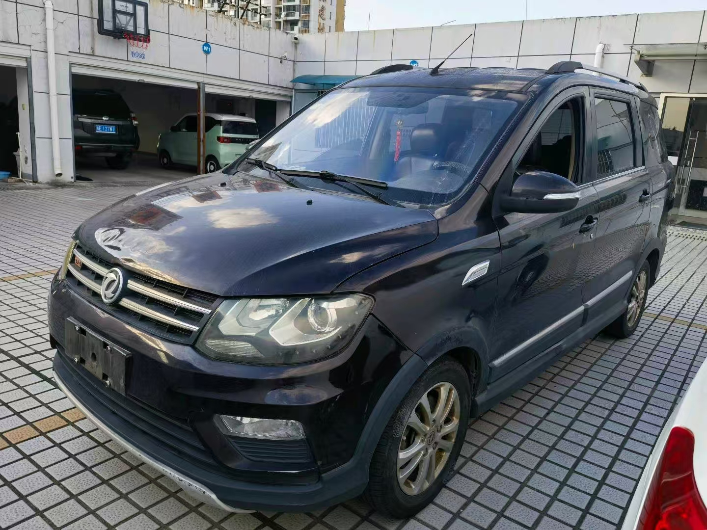 东风风光370  2016款 1.5L 手动精英居家版  7座